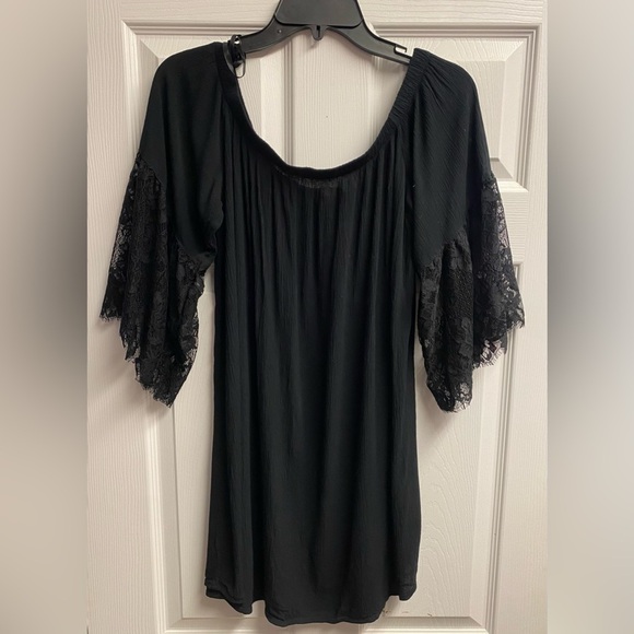 Chelsea28 Dresses & Skirts - Chelsea28 Nordstrom Black Mini Dress W/ Lace Sleeves Size Medium